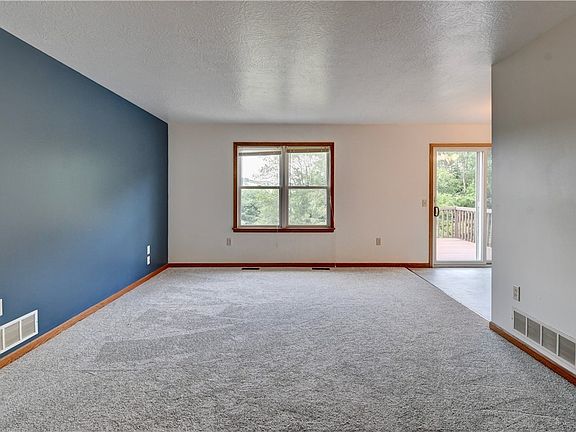 4th image of 2879 Circleview Dr NW