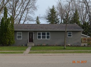 421 E Eyota St, Dover, MN 55929