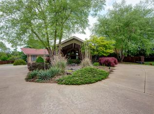 2521 E Meadow Dr, Springfield, MO 65804