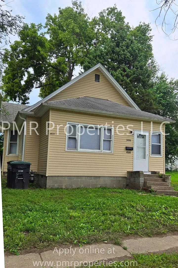 2 Bedrooms/ 1 Bathroom House — Photo 1