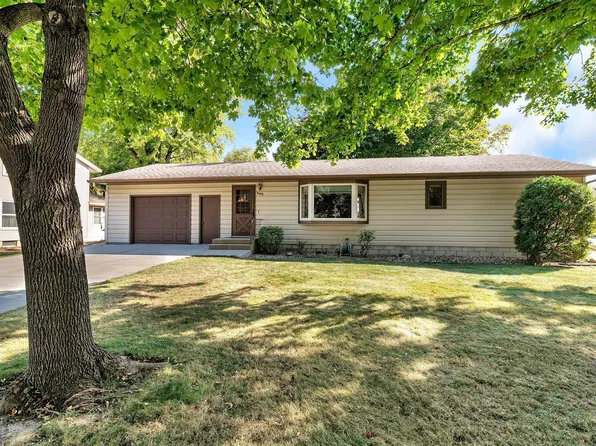 865 Church St SW, Hutchinson, MN 55350