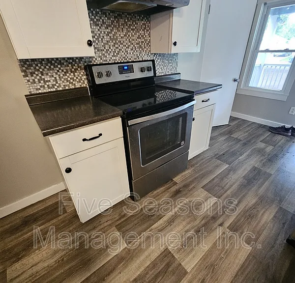32 West St #A — Photo 4