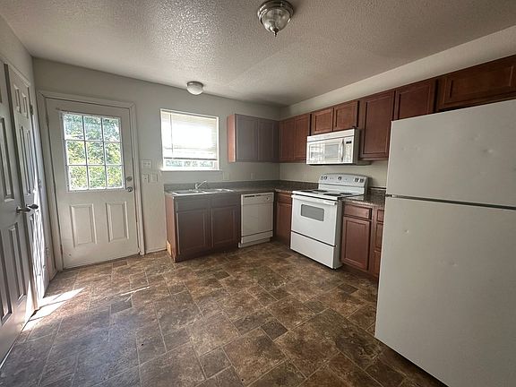 3rd image of 1131 E 9th St