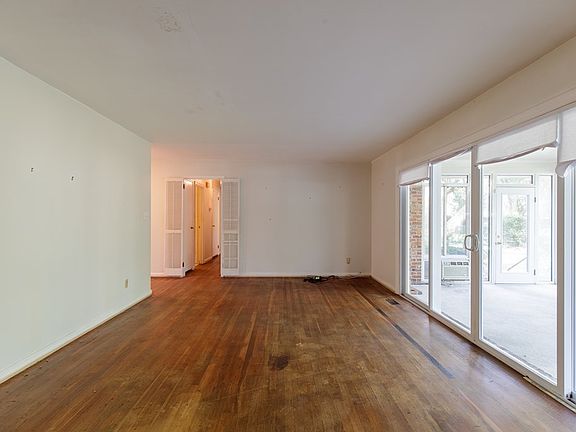 4th image of 900 Pineridge Dr