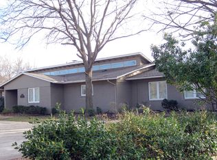 1722 Drakestone Ave, Nichols Hills, OK 73120