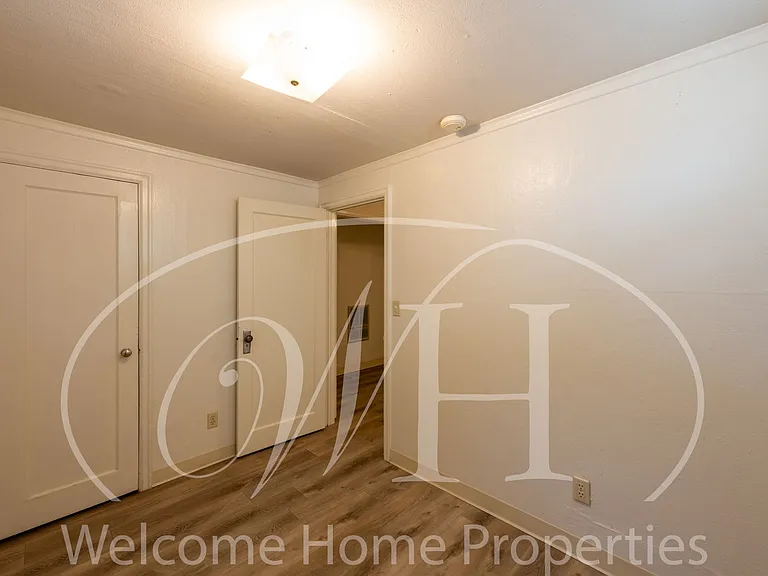 228 SE 6th St — Photo 10