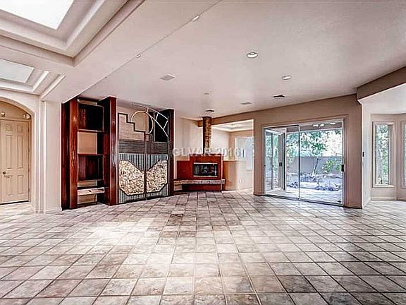 4th image of 9036 Park Forest Ct
