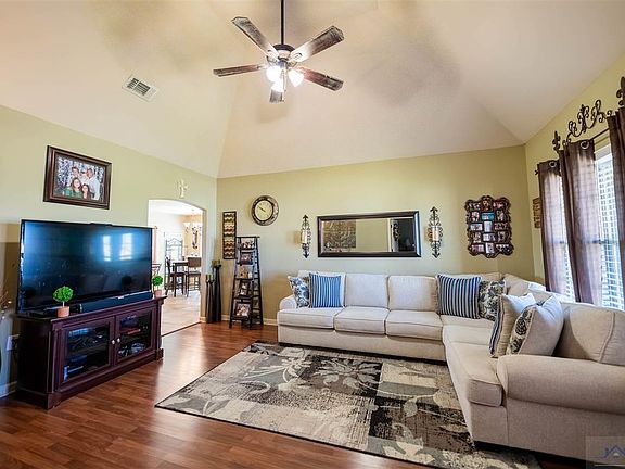 4th image of 410 Galvez Ln