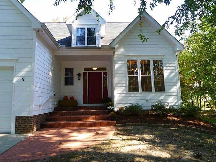 Front view/porch