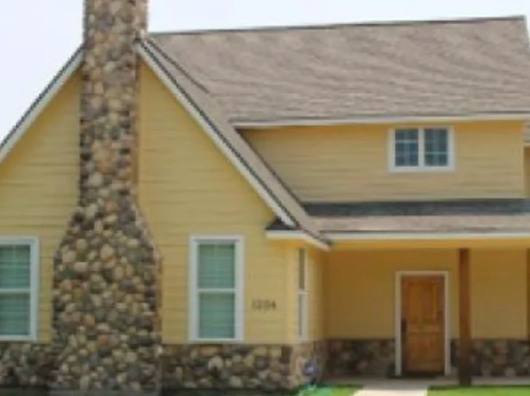 1204 Milner Dr, College Station, TX 77840