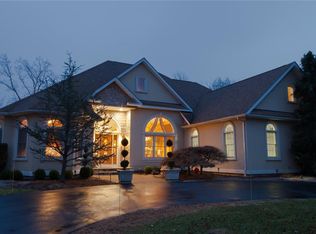 50 Bluebird Ln, Cranston, RI 02921