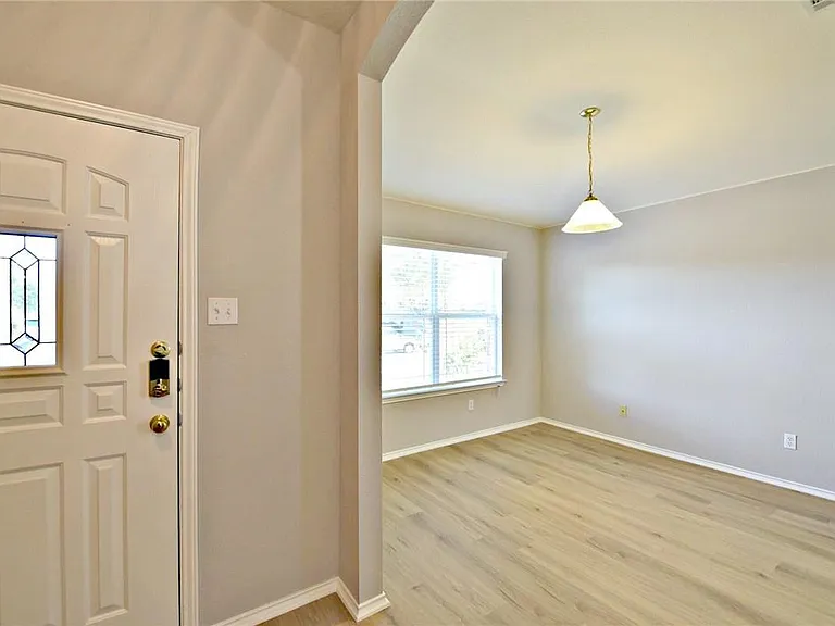510 Golden Gate Dr — Photo 4