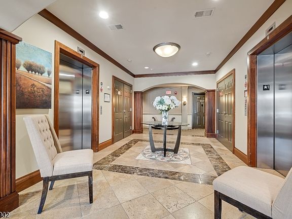 4th image of 464 Victoria Dr