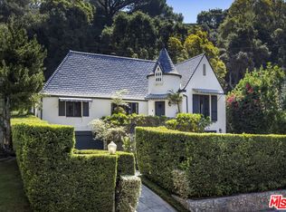 2910 N Beachwood Dr, Los Angeles, CA 90068