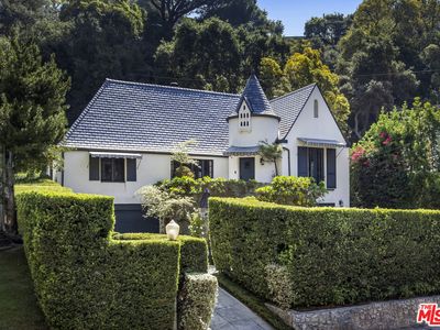 2910 N Beachwood Dr, Los Angeles, CA, 90068