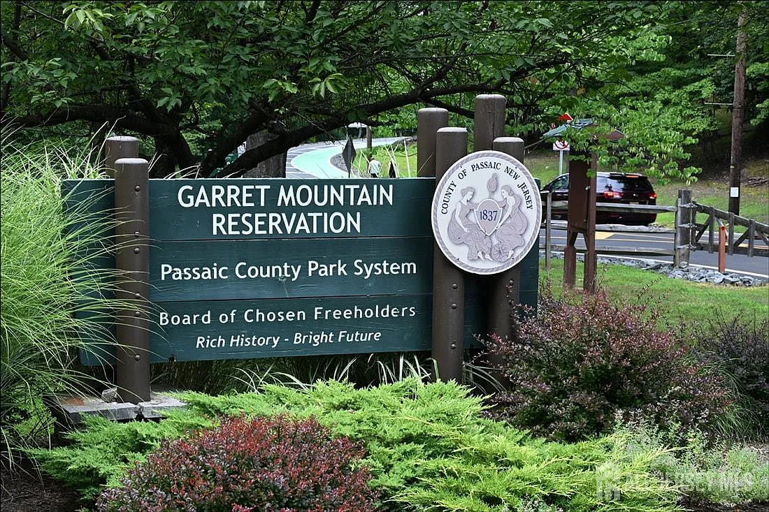 2 bed, 1.0 bath, $2,275 — Photo 2