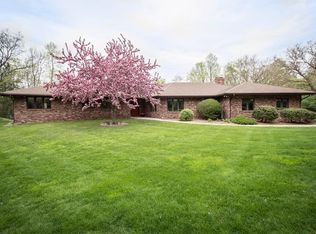 224 Falcon Ridge Dr, Burlington, WI 53105