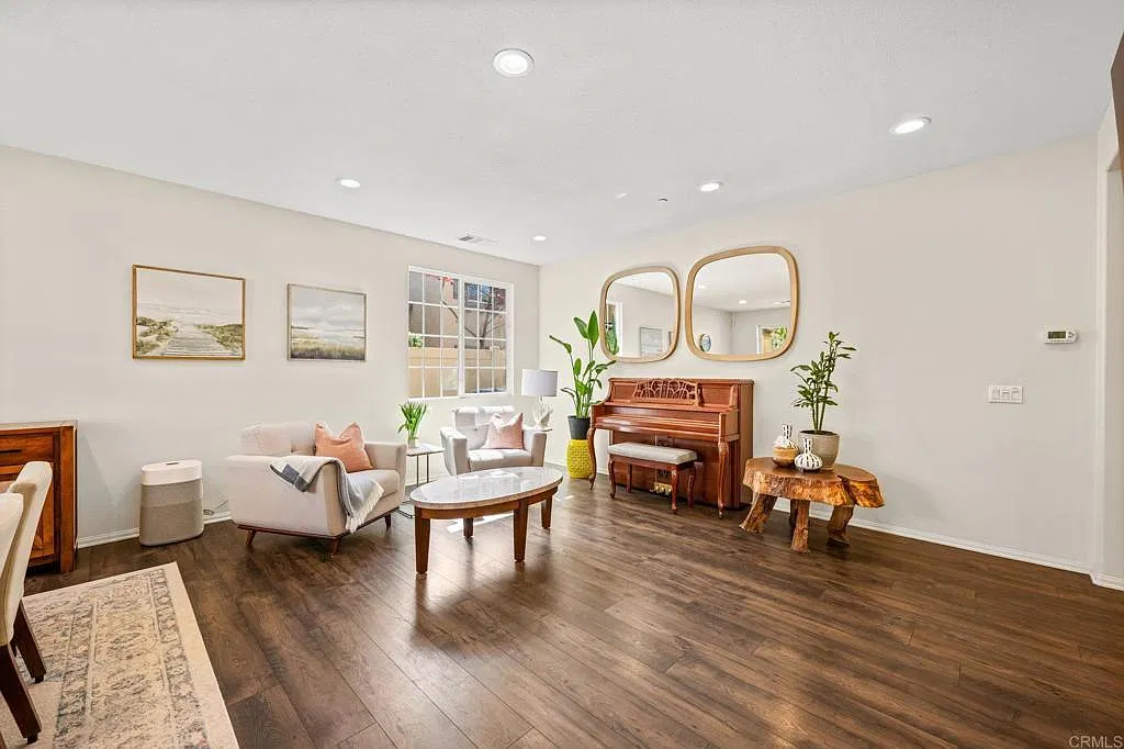 3 bed, 2.5 bath, 1781 sqft, $3,950 — Photo 4