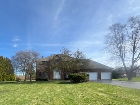 5N619 Farrier Point Ln, St Charles, IL 60175