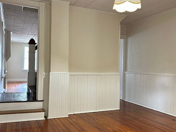 4th image of 417 Clarendon Ave