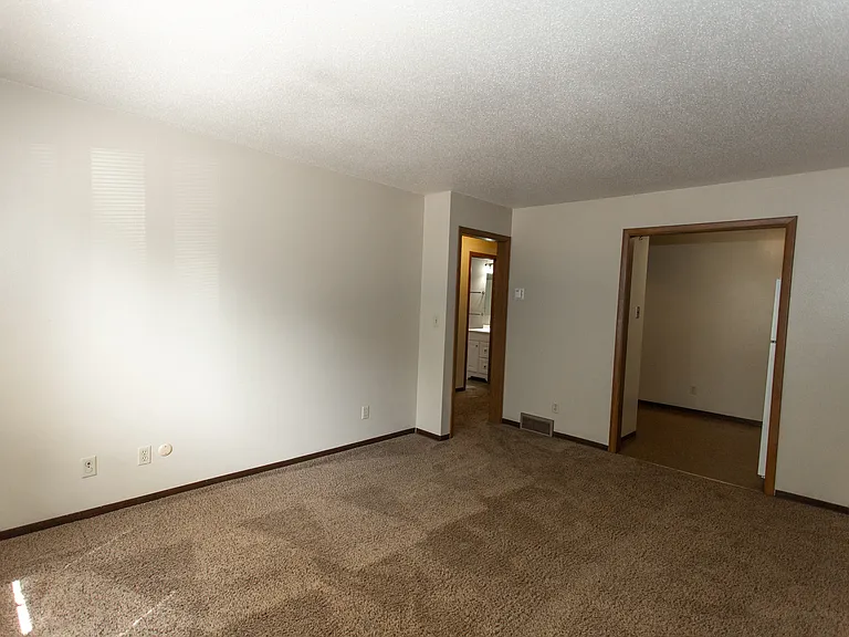 754 S Phillips Ave — Photo 6