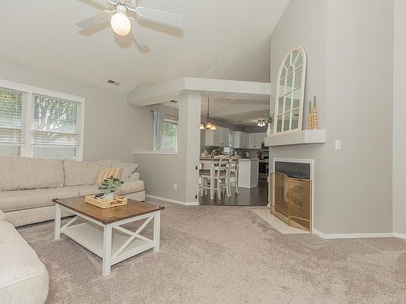 4th image of 727 Sunflower Cir
