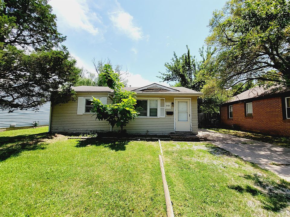 2nd image of 2121 W McCormick Ave