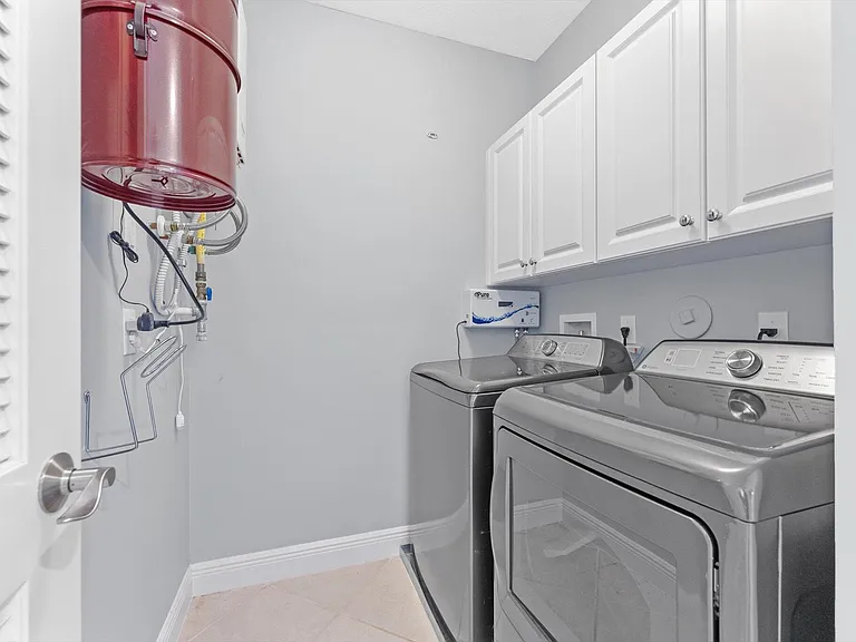 604 NE Francesca Ln — Photo 29