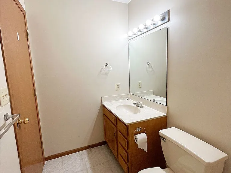3520 Thornhill Cir E — Photo 13