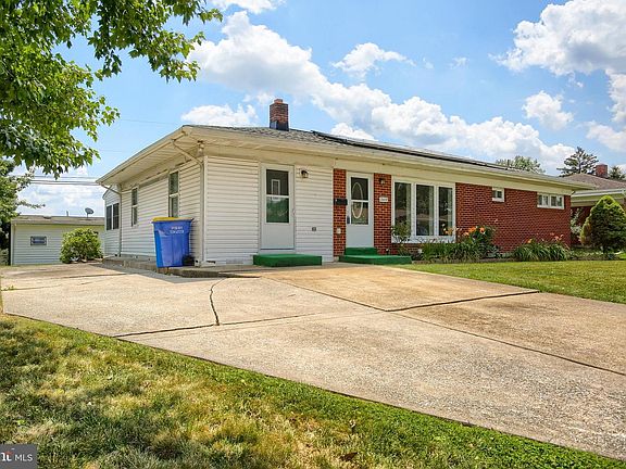 4th image of 3419 Bedford Dr