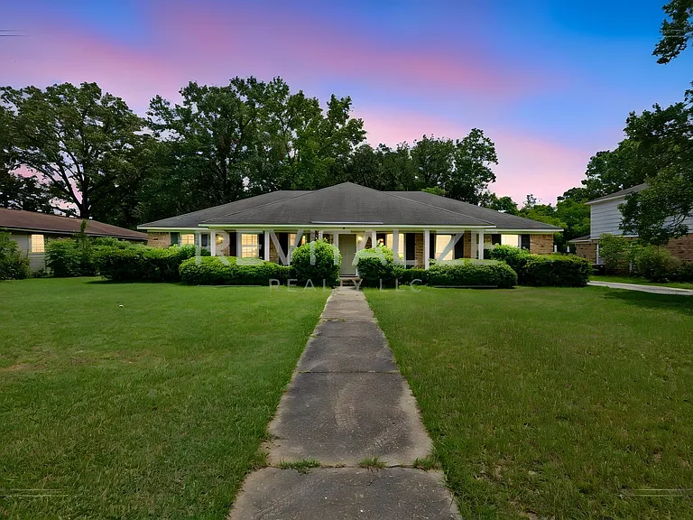 1211 Vendome Dr W — Photo 1