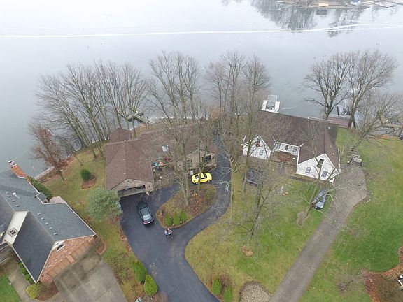 SKYVIEW. . CENTER HOUSE