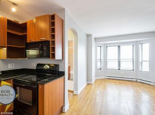 732 W Bittersweet, Chicago, IL 60613