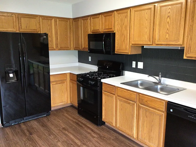 13843 S Petersburg Dr — Photo 5