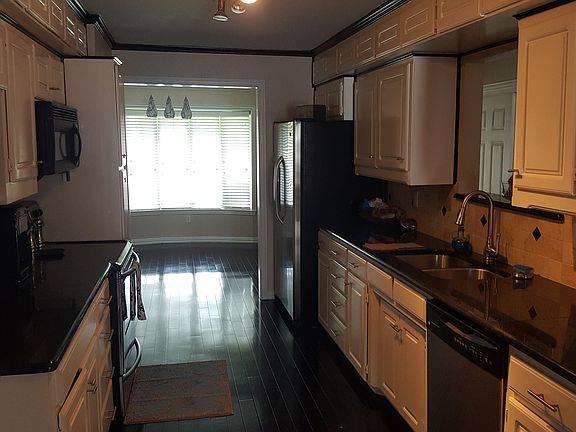 4th image of 1710 Powell Dr
