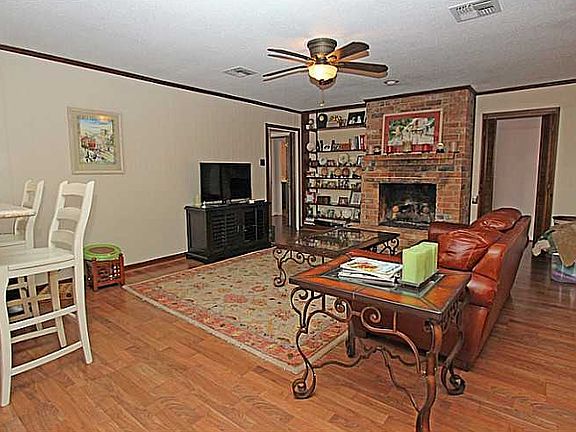 4th image of 1507 Holiday Pl