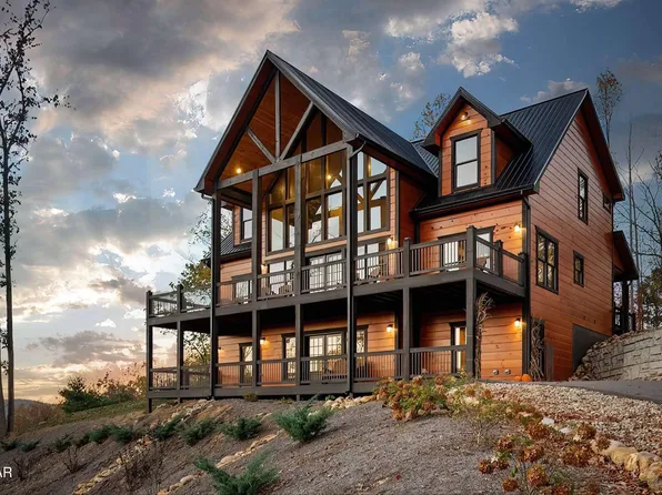 2229 Legend Dr, Sevierville, TN 37876