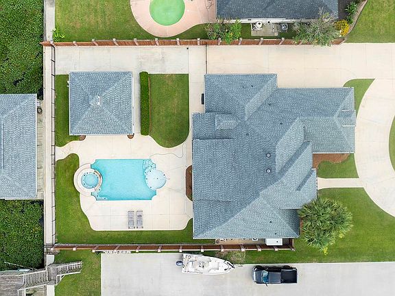 5th image of 338 Tulip Dr
