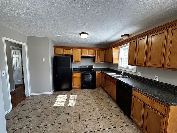 5th image of 729 Shawnee Way