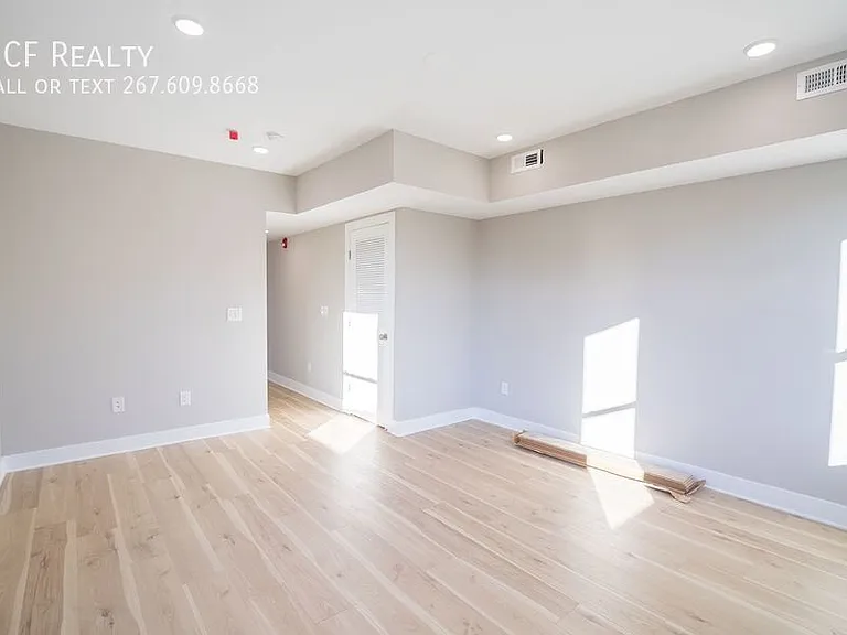4926 Locust St #3R — Photo 4