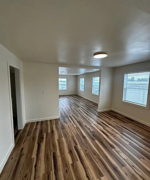 3240 Knox Butte Ave NE — Photo 1