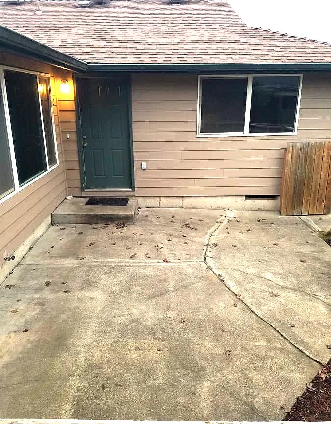 NE Lancaster St, Corvallis — Photo 2