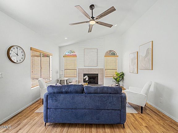 4th image of 907 W BARBADOS Drive