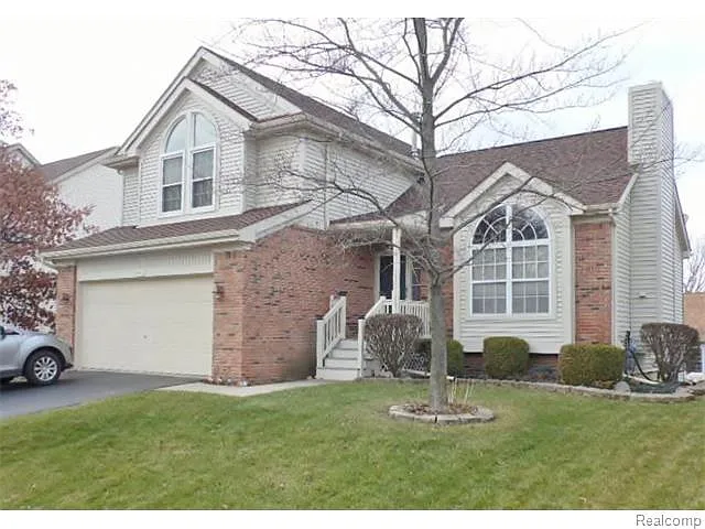 427 Court Ln photo 1