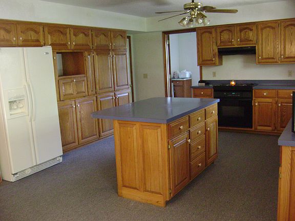 3rd image of 5689 Walden St