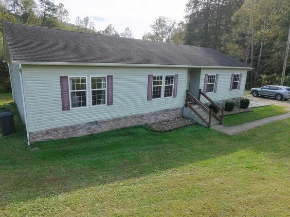 637 Smith Creek Rd, Salt Rock, WV 25559