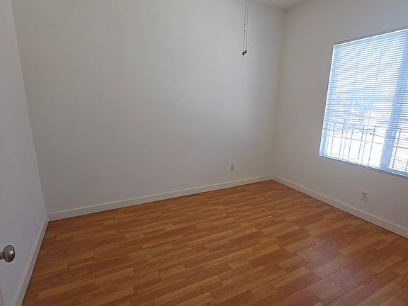 4th image of 828 S Glendale Ave APT 15