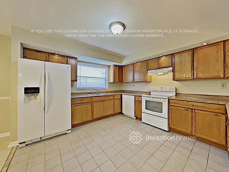 330 Woods Lake Dr — Photo 7
