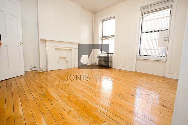 Rented by Jonis Realty | media 2