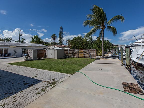 3rd image of 738 NE 20th Ave